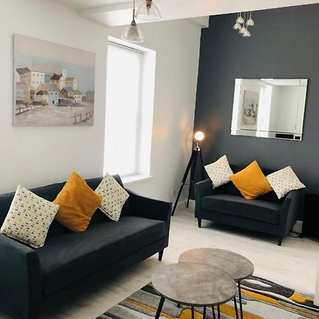 Spacious And Bright Town Centre Apartment 巴利卡斯尔 外观 照片