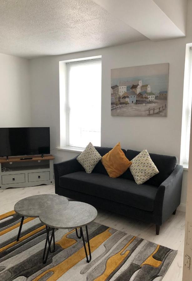 Spacious And Bright Town Centre Apartment 巴利卡斯尔 外观 照片